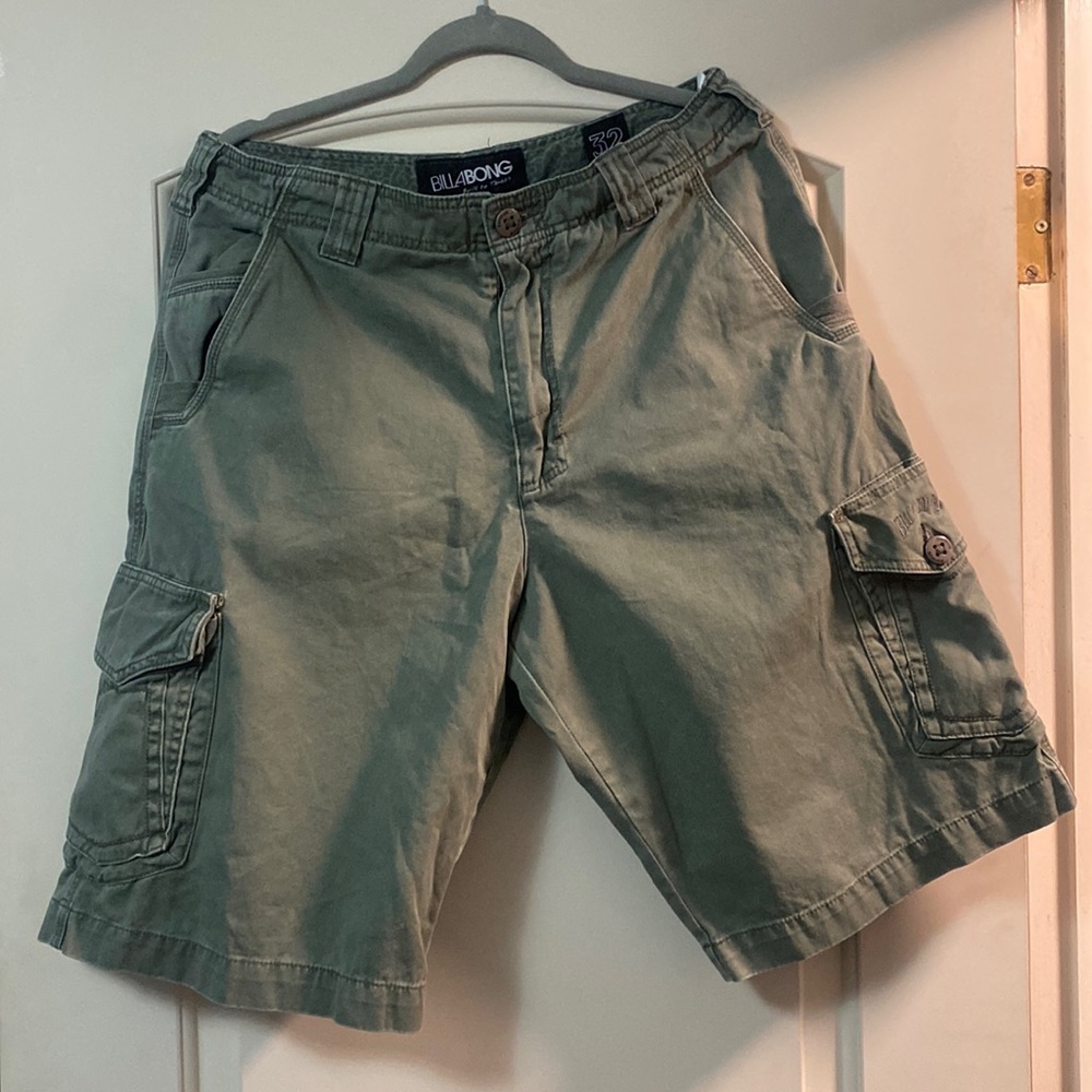Men’s Billabong Cargo shorts size 32